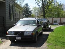 The 1991 Volvo 940 Turbo Wagon hard at work... Pulling a 1989 780 from Buffalo home to part it out...