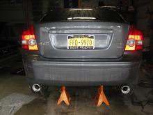 This is the new look after the exhaust replacement on the 2005 S40... Felt good to take the "FoMoCo" parts off...