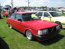 Volvo 244 w/ Borbet 17" Type E's