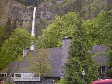 Multnomah Falls Vister's center.The second highest waterfall in the US